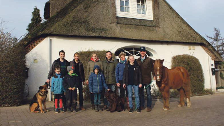 Nachwuchs-Landwirte aus Sülldorf, die auf eine Zukunft hoffen: Familie Behrmann, Familie Ramcke, Familie Timmermann