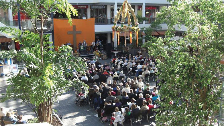 Der Ökumenische Gottesdienst zu Erntedank im Stadtzentrum Schenefeld