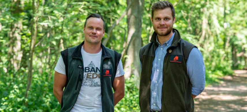 Sebastian Kruse leitet ab sofort die Sanierungsmaßnahmen im Wildgehege und Maximilian Zimmermann ist als Leiter für den Forst Klövensteen am Start