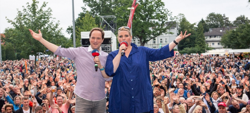 Die beiden NDR-Moderatoren Christian Buhk und Anke Harnack fühlten sich wohl in Groß Flottbek